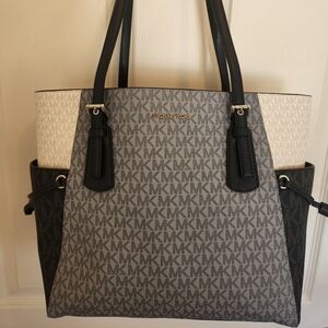Michael Kors Voyager NWOT large color-block signature logo tote bag